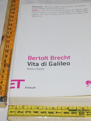 Brecht Bertold - Vita di Galileo - ET Einaudi testo originale a fronte