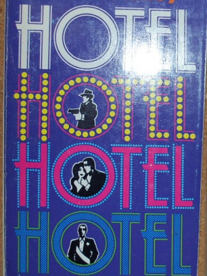 Hailey Arthur - Hotel - Oscar Mondadori