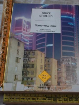 Sterling Bruce - Tomorrow now - Mondadori strade blu